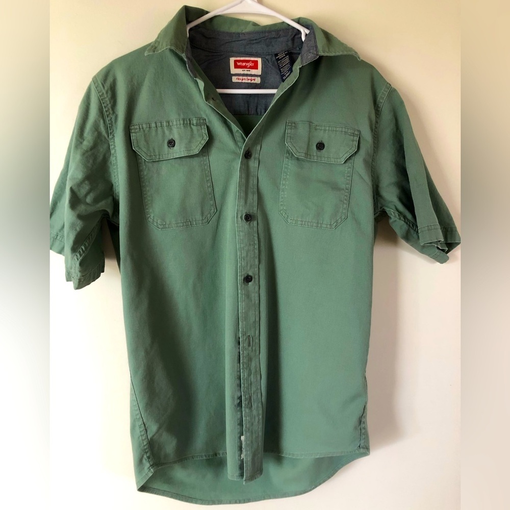 Wrangler button down short sleeved